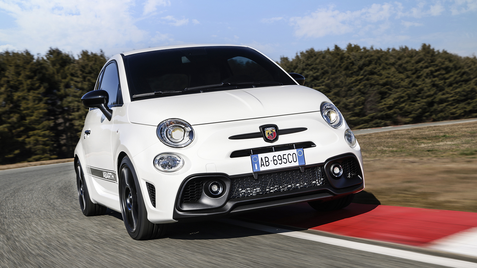 Νέα Abarth 595/695 από 22.500 ευρώ 